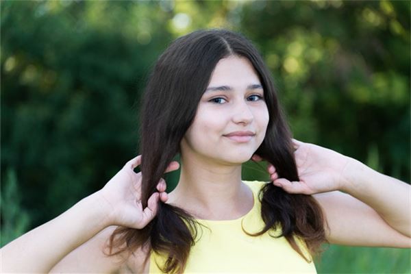 姓氏取名：女孩沈姓含晶字取名